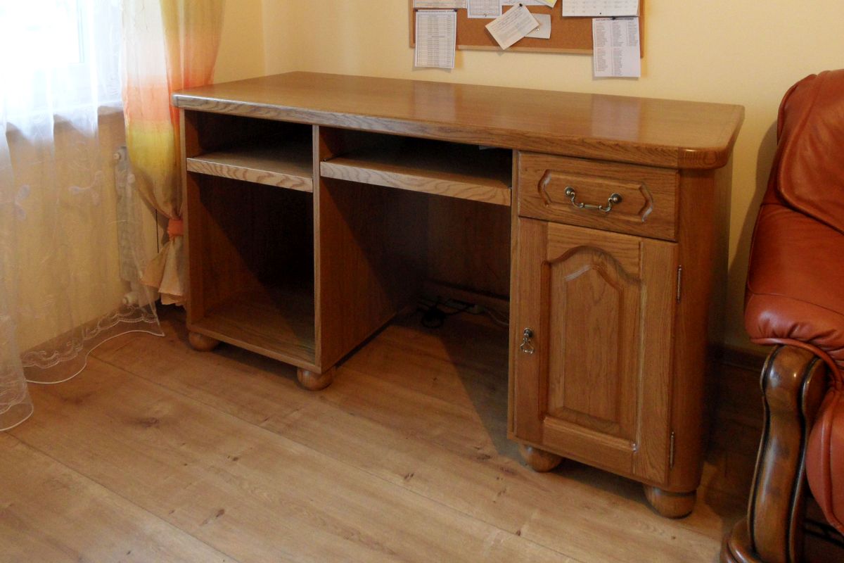 Stylowe biurko drewniane 2